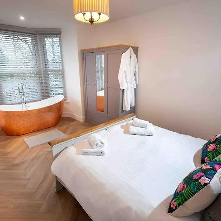 Luxury Pet Friendly 3 Bedroom With Copper Bath *
