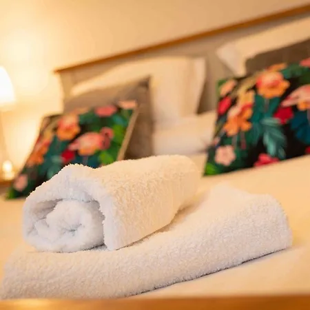Luxury Pet Friendly 3 Bedroom With Copper Bath 度假居