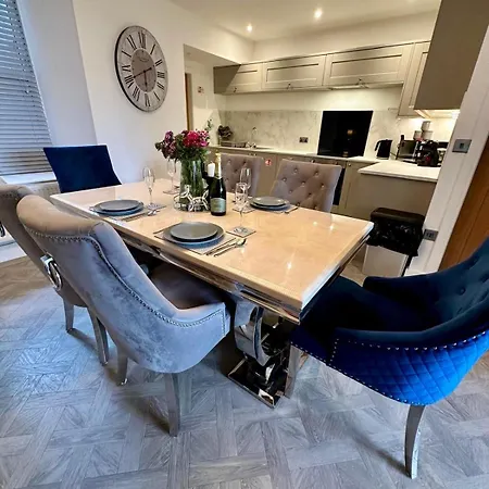 Luxury Pet Friendly 3 Bedroom With Copper Bath